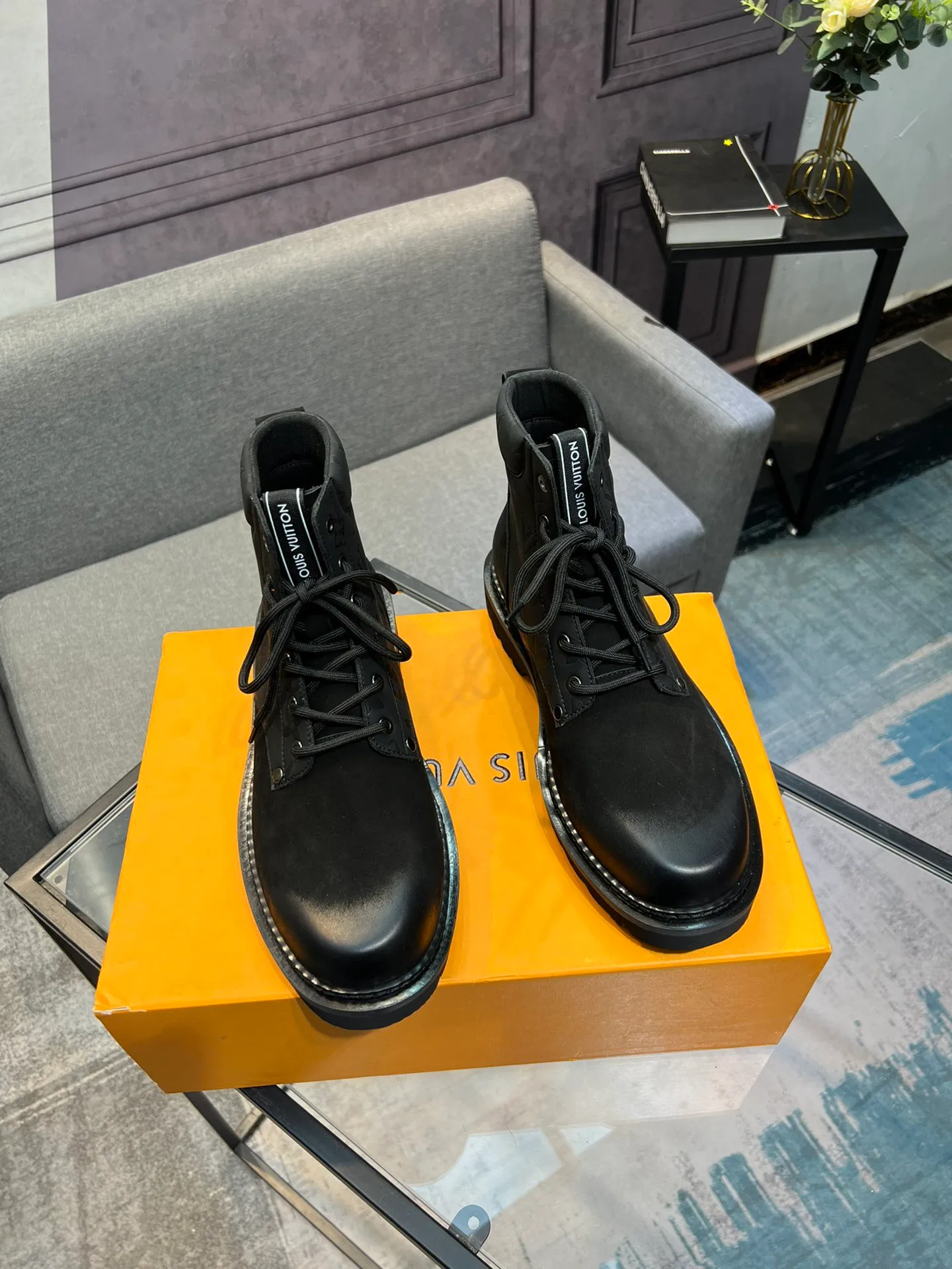 Men's shoes 💰900 L Home - the latest LV men's business casual boots, luxury and nobility are a must, all made of imported original first-layer cowhide, just to create a more comfortable wearing experience, ➕top imported water-dyed full cow lining, original high wear-resistant outsole! 👏👏 Size: Male 39-44; (38 45 46 customized)